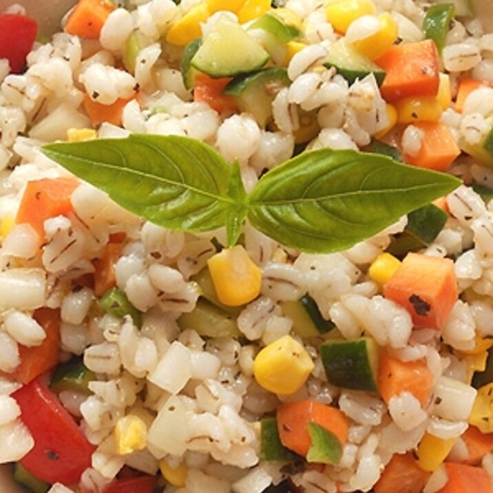 有機野菜と麦のサラダ
